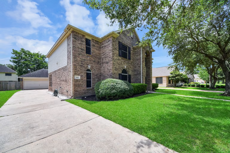 Photo 4 of 233 Rustic Oaks Drive, League City, TX