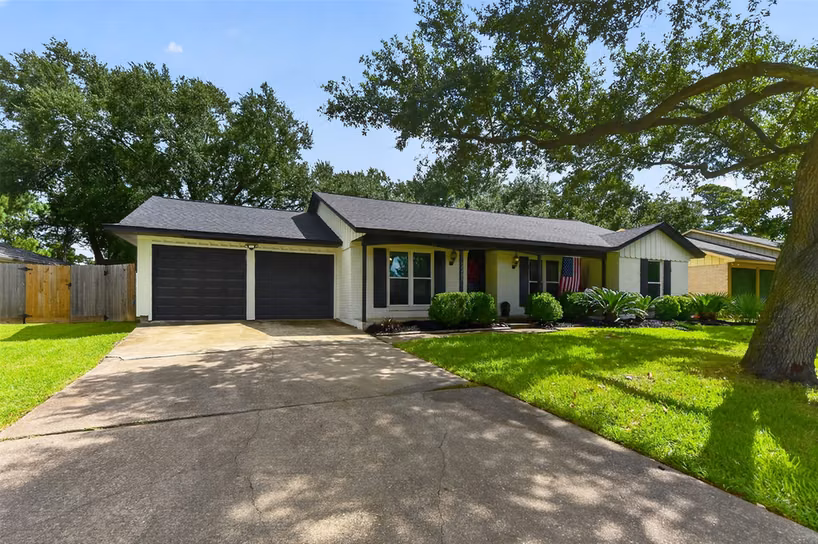 Photo 2 of 10407 Winding Trail Road, La Porte, TX