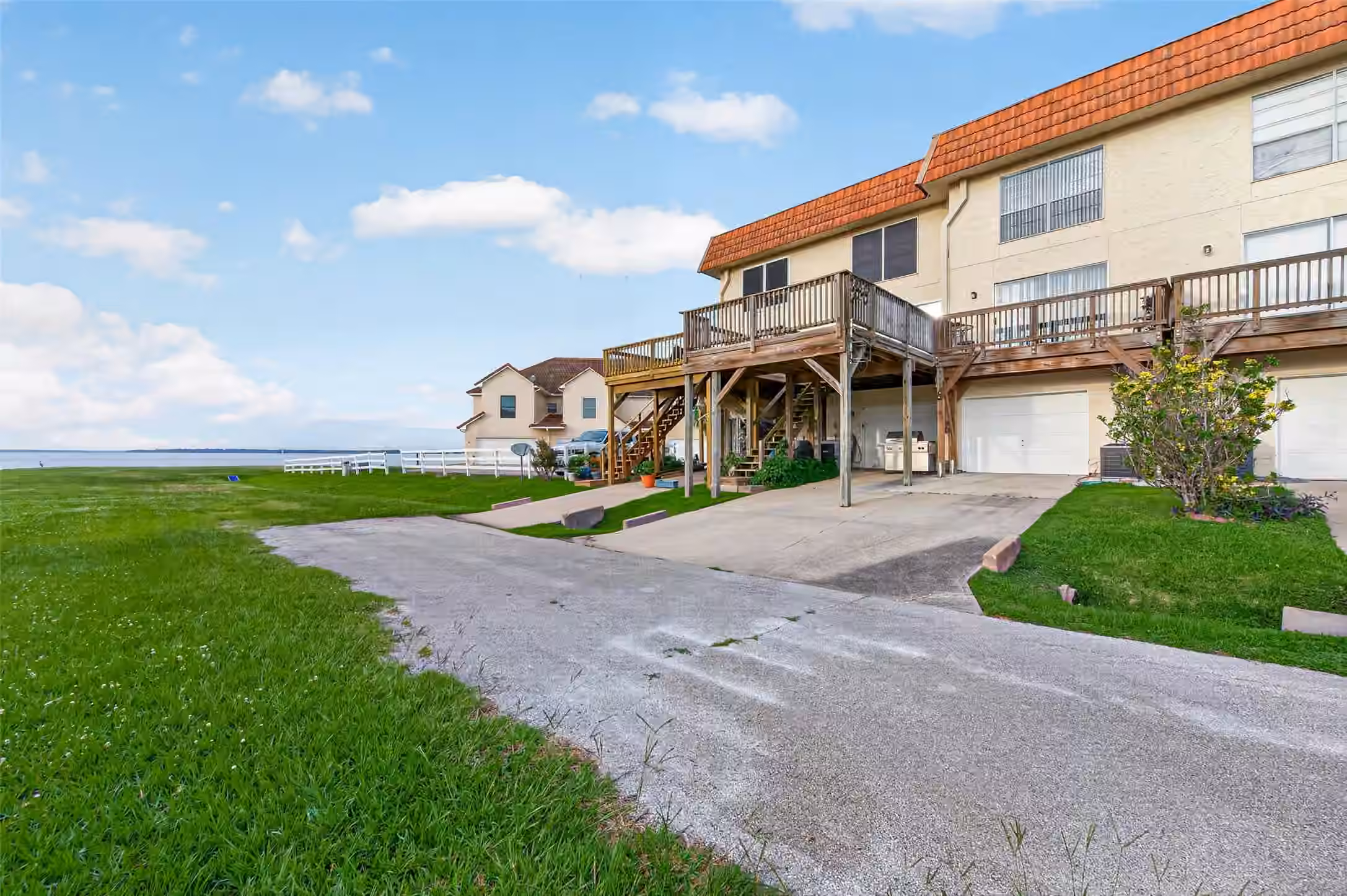 Photo 3 of 71 Regency Point, Conroe, TX