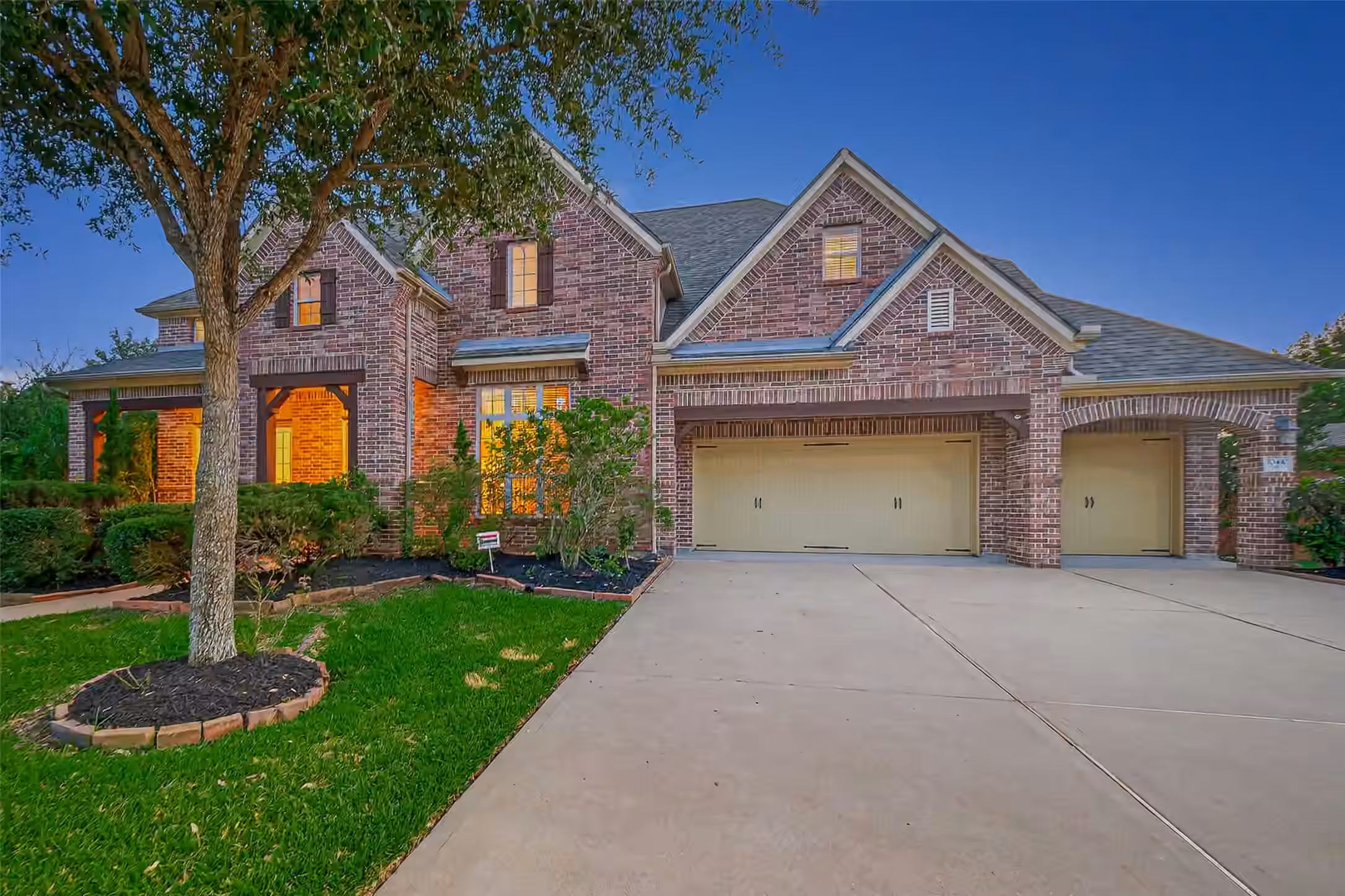 Photo 2 of 10410 Viscount Landing, Richmond, TX