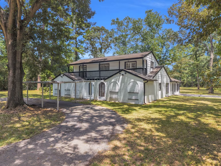 Photo of 33102 Rollingwood Drive, Pinehurst, TX