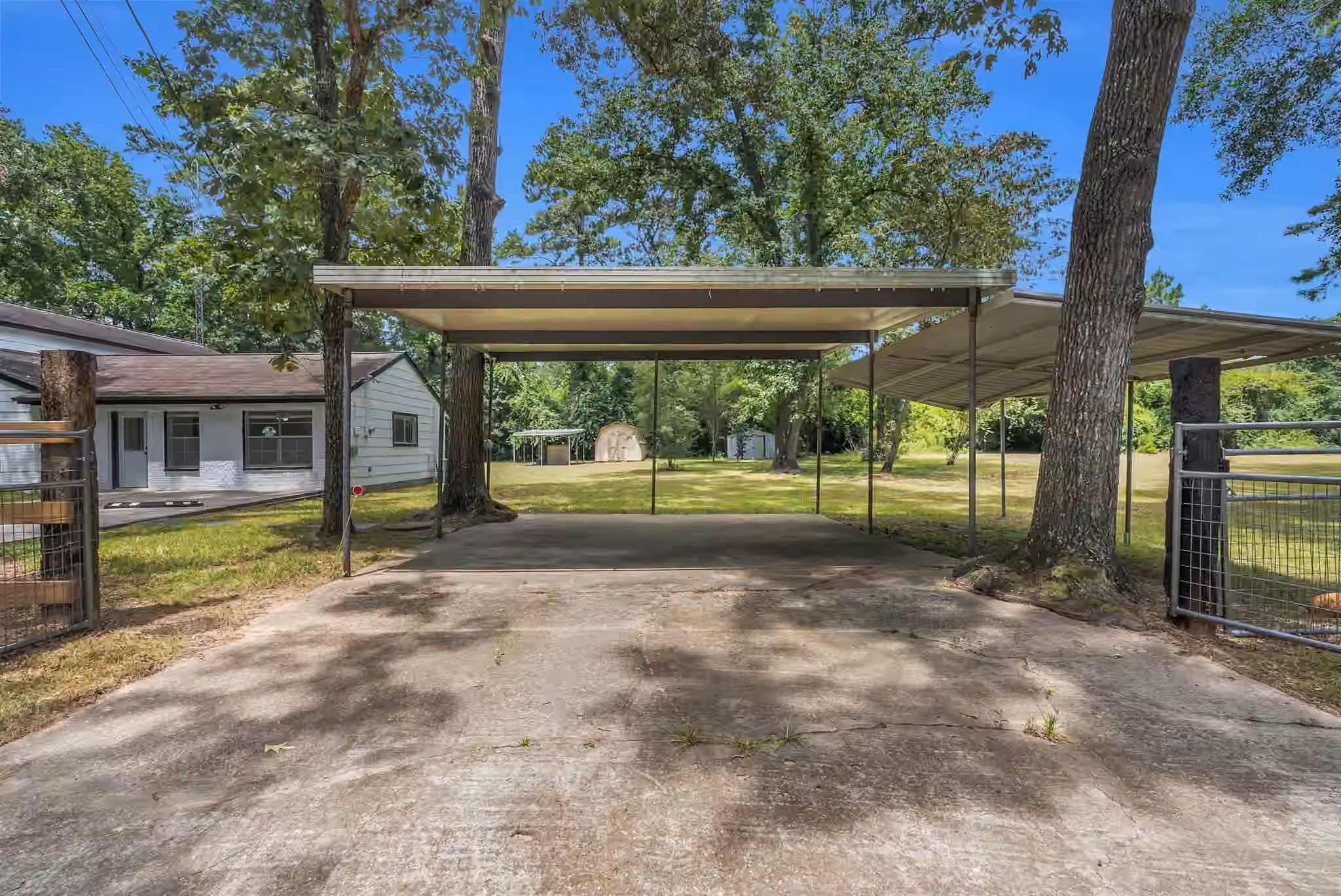 Photo 6 of 33102 Rollingwood Drive, Pinehurst, TX