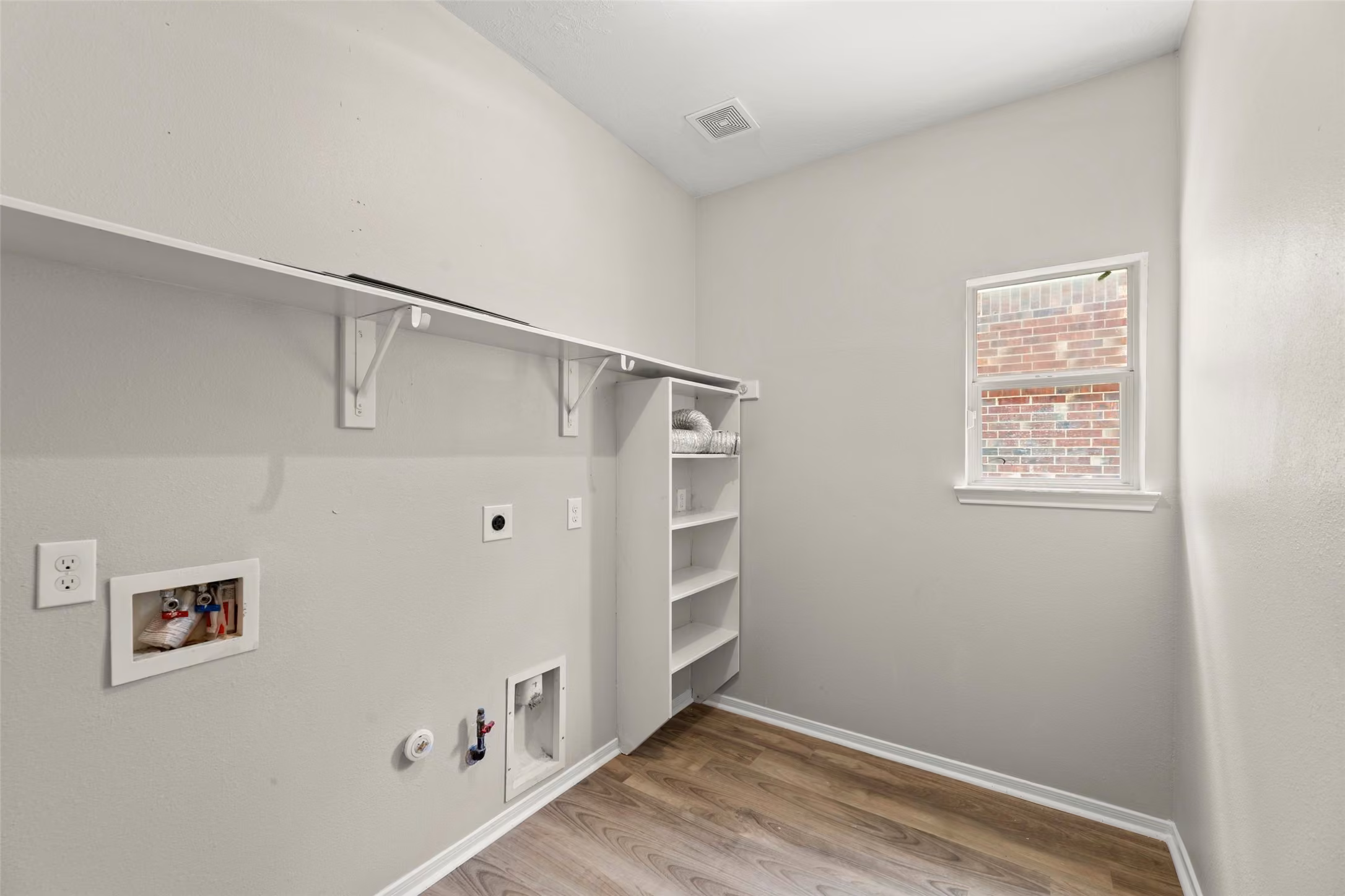 Photo 4 of 8911 Willow Wind Lane, Houston, TX