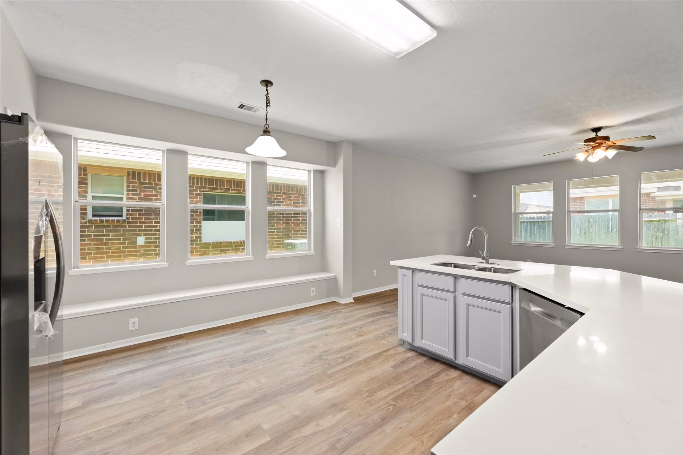 Photo 6 of 8911 Willow Wind Lane, Houston, TX