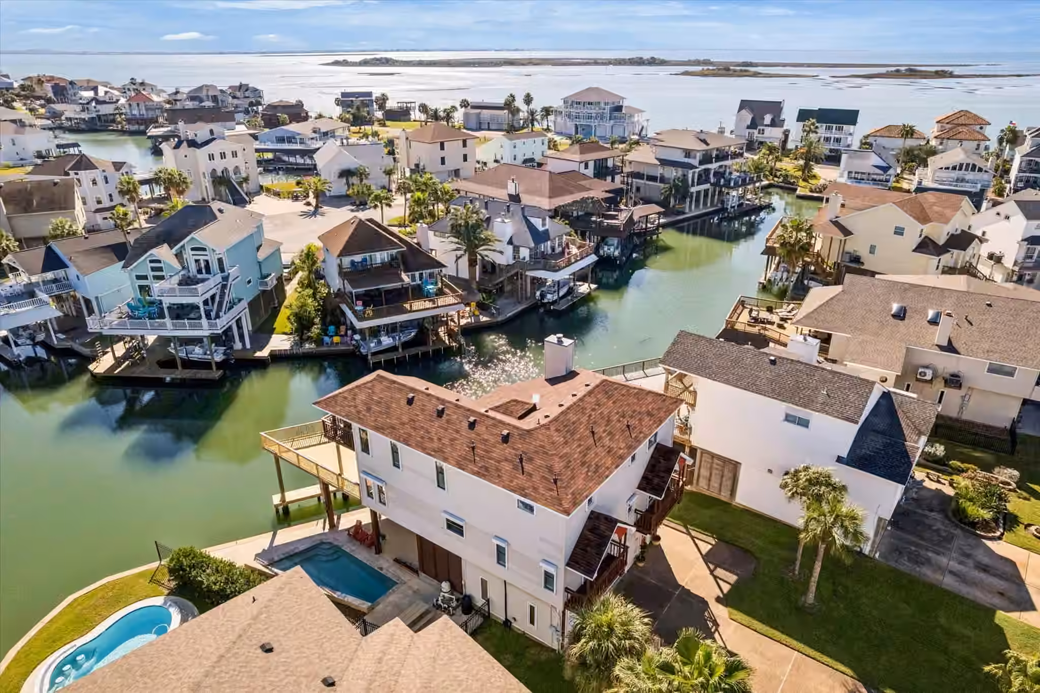 Photo of 107 Bamaku Bend, Tiki Island, TX 77554