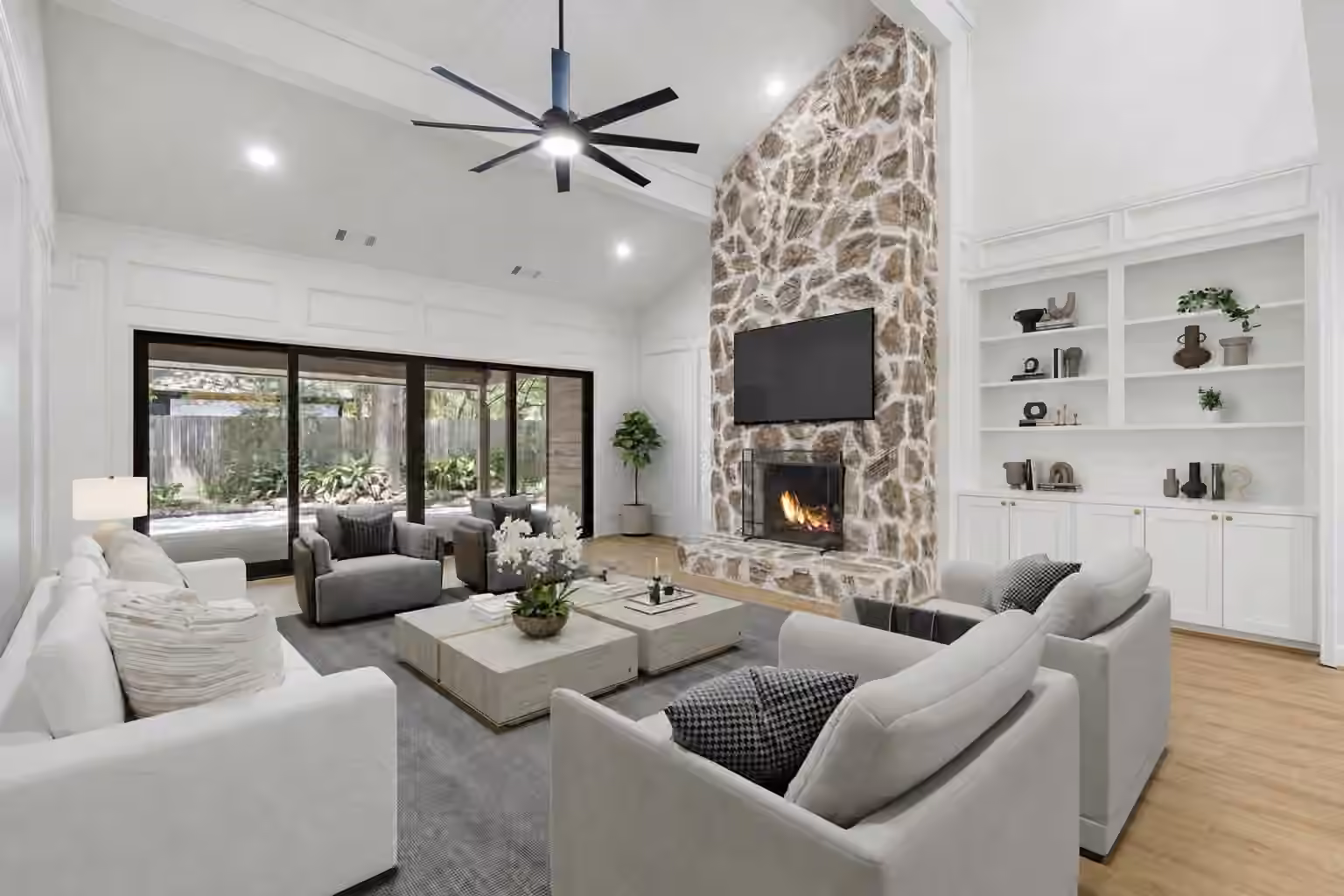 Photo of 2 Crescent Falls Court, The Woodlands, TX 77381