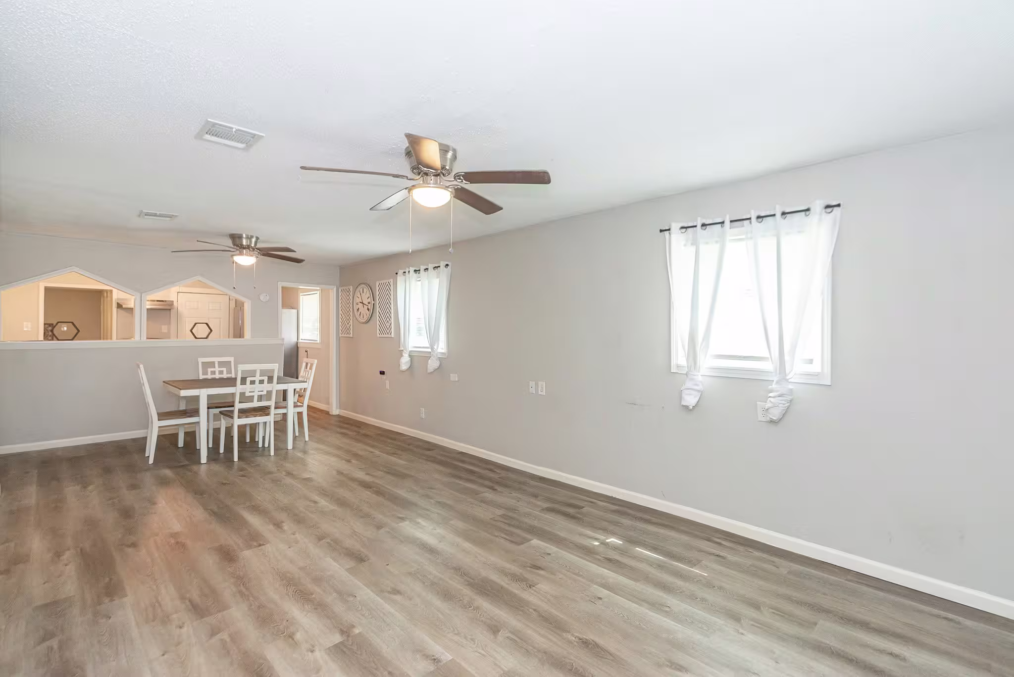 Photo 5 of 402 W Camp Street, Brazoria, TX