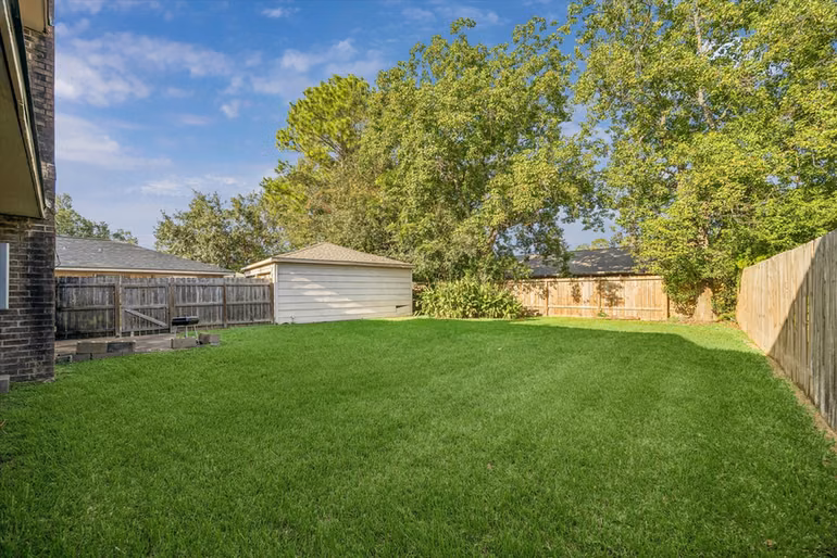 Photo 3 of 3111 Apple Drive, Missouri City, TX