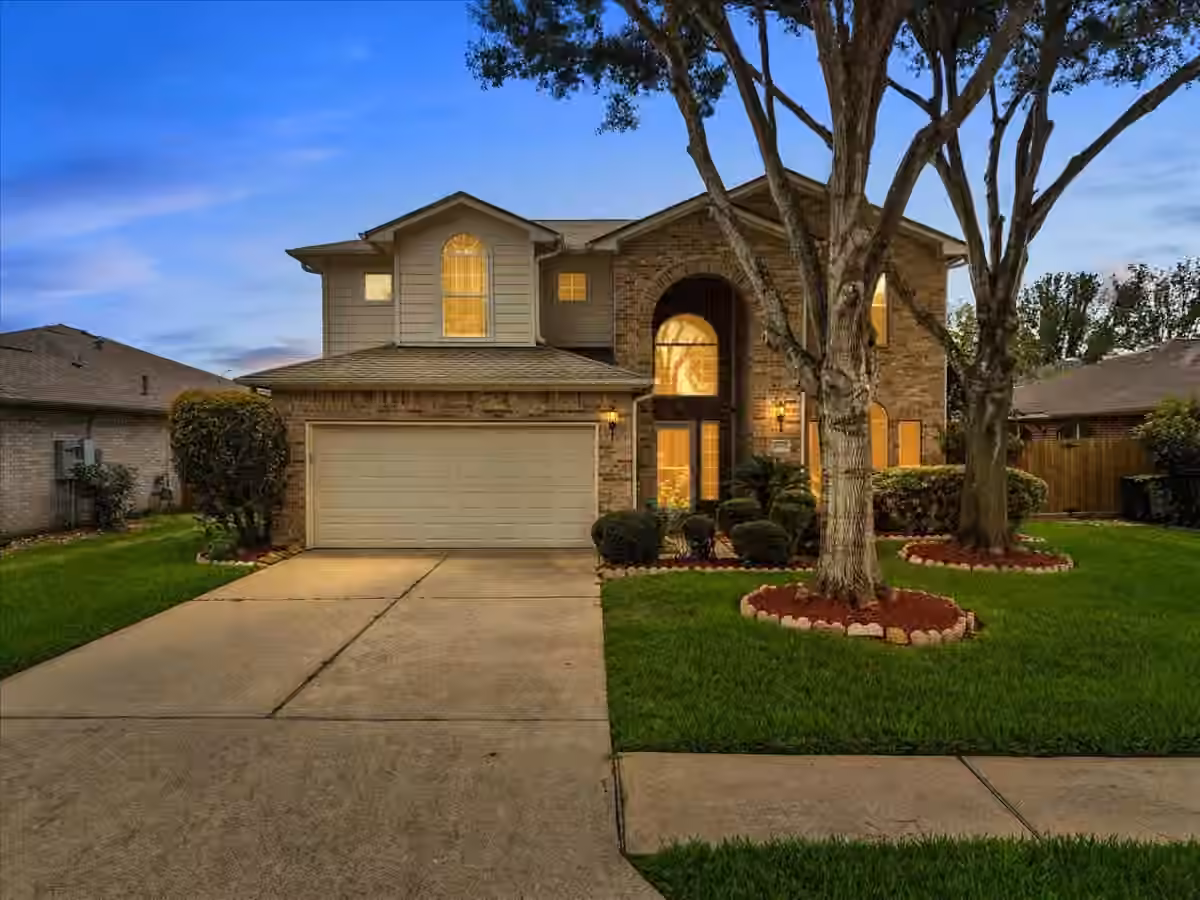 Photo of 10004 Dawn Brook Drive, Pearland, TX