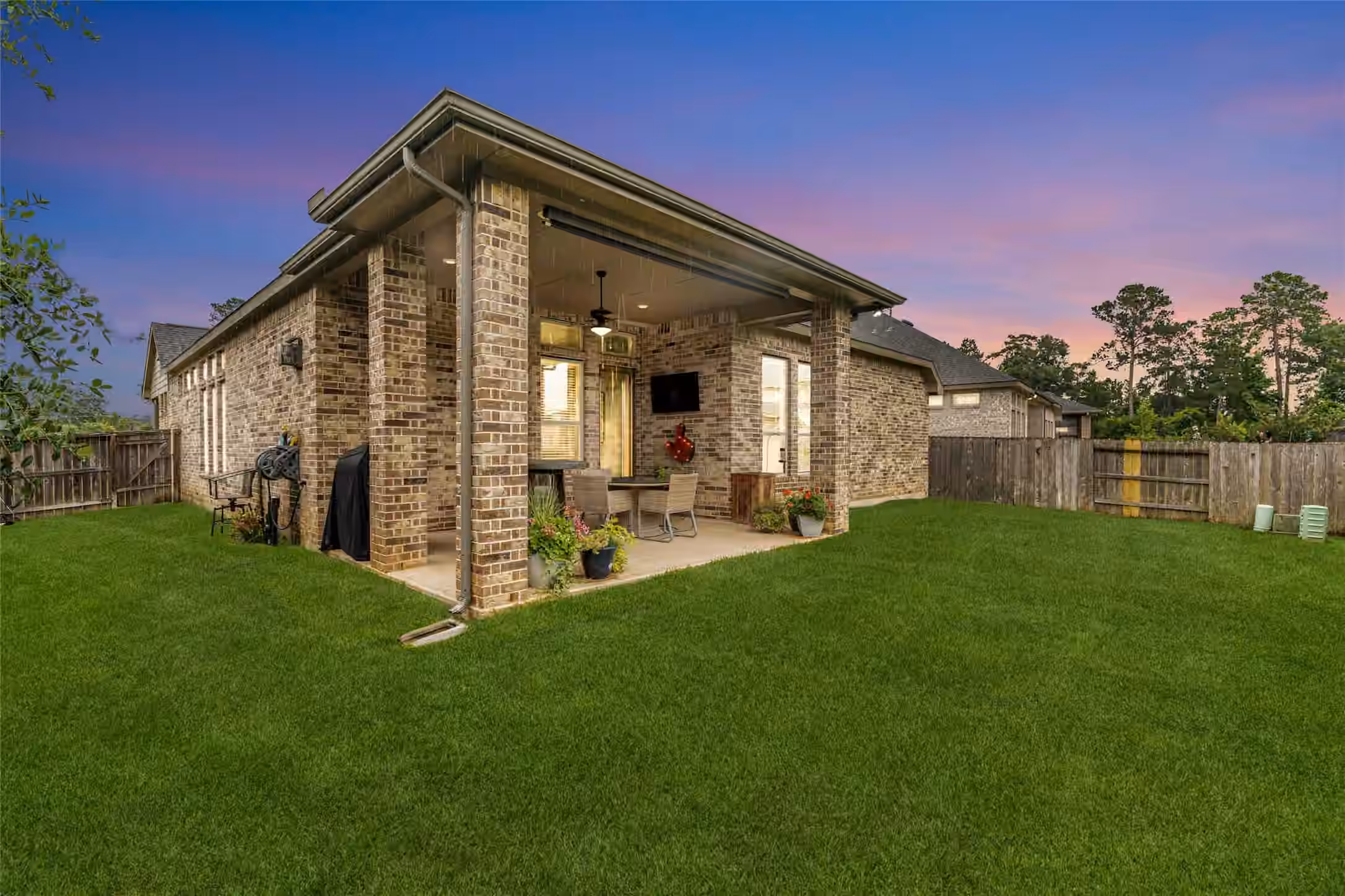 Photo 4 of 561 Rolling Brook Lane, Pinehurst, TX