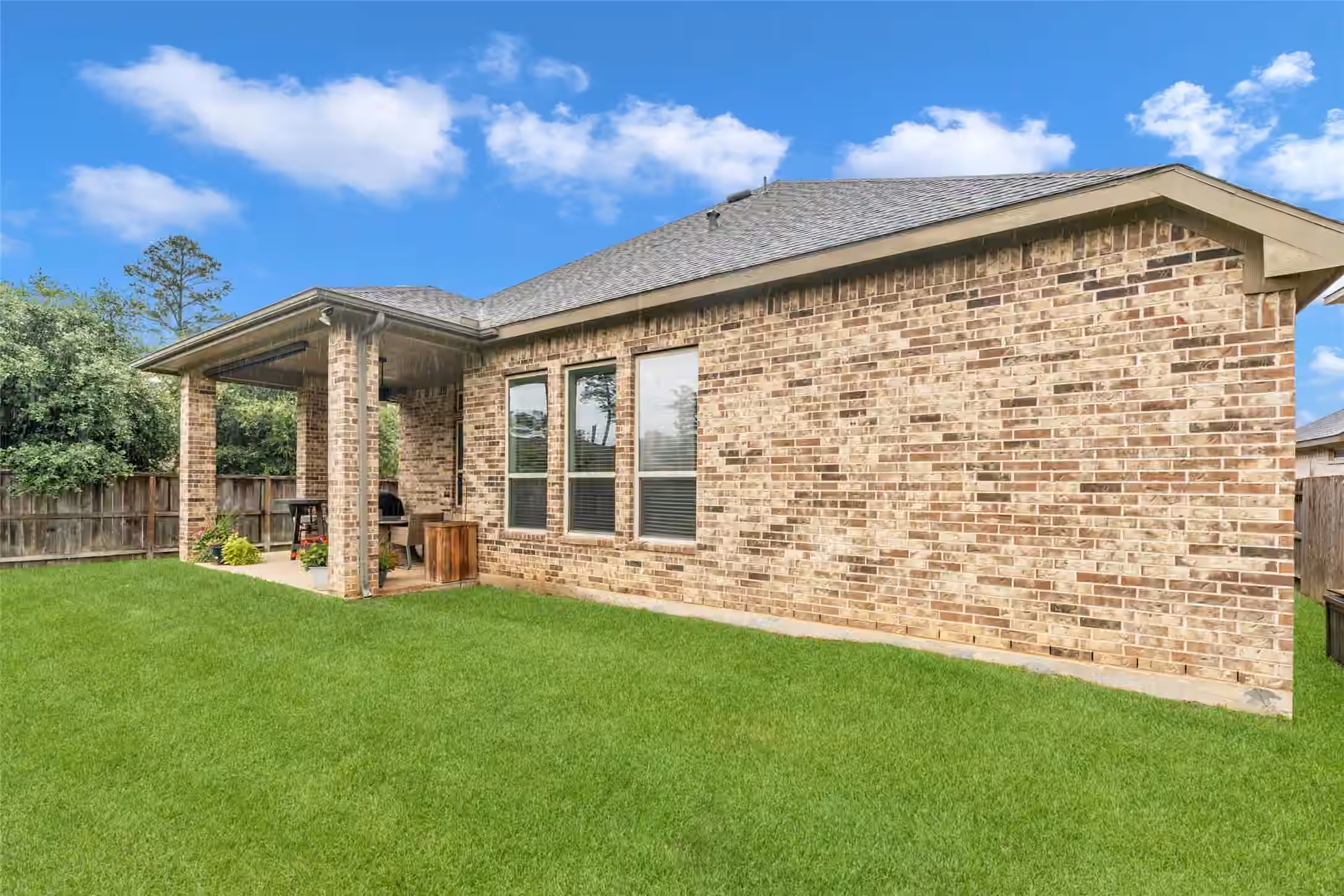 Photo 6 of 561 Rolling Brook Lane, Pinehurst, TX