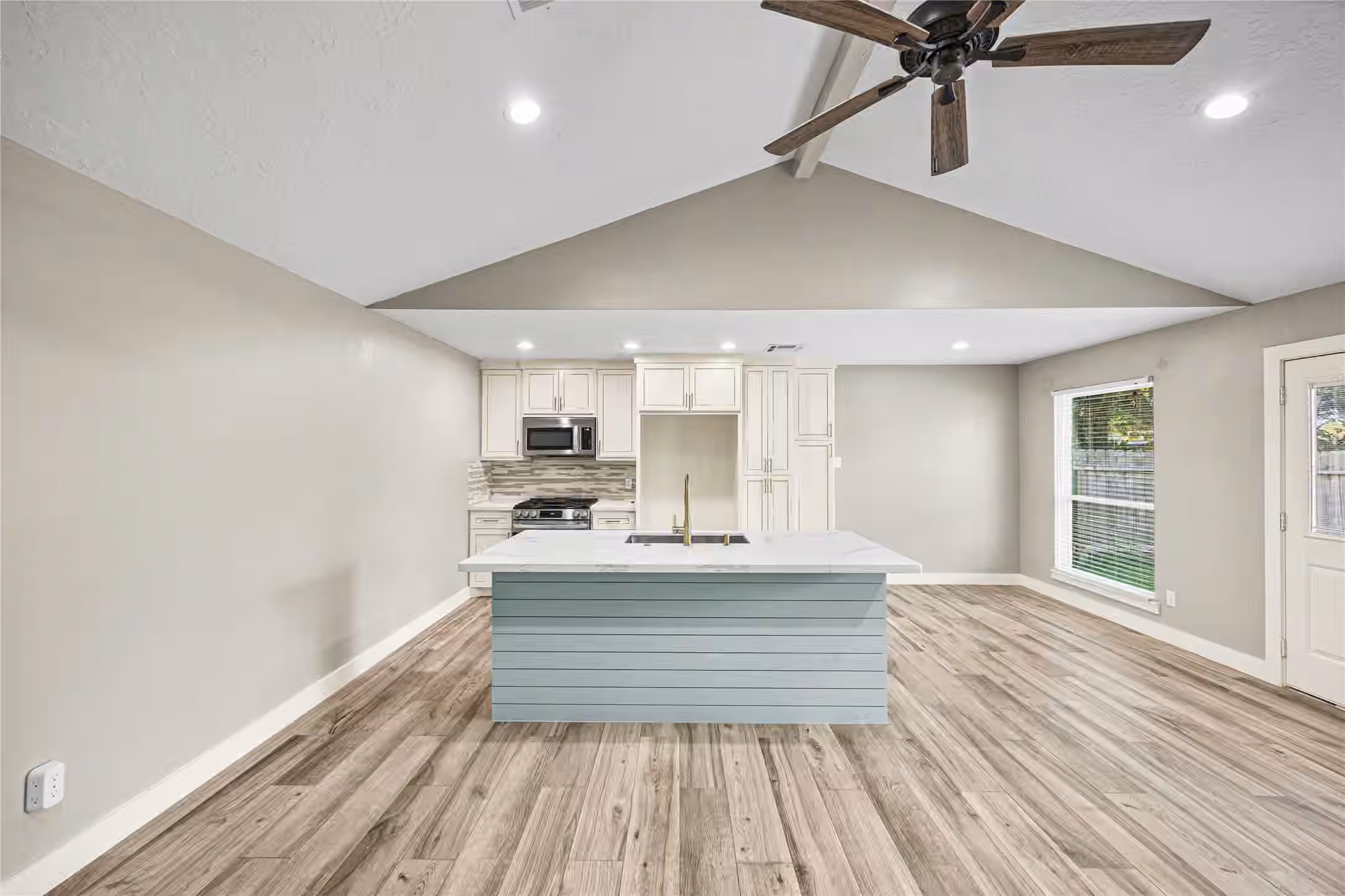 Photo 5 of 5923 Dee Drive, Pasadena, TX