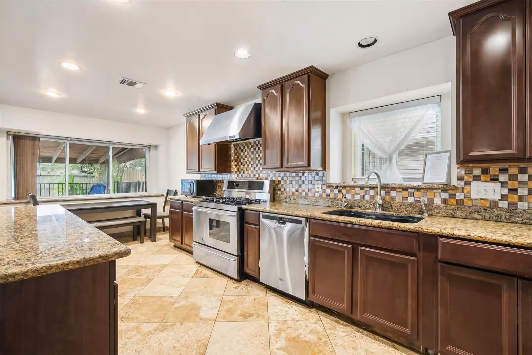 Photo 4 of 14015 Susan Court, Sugar Land, TX