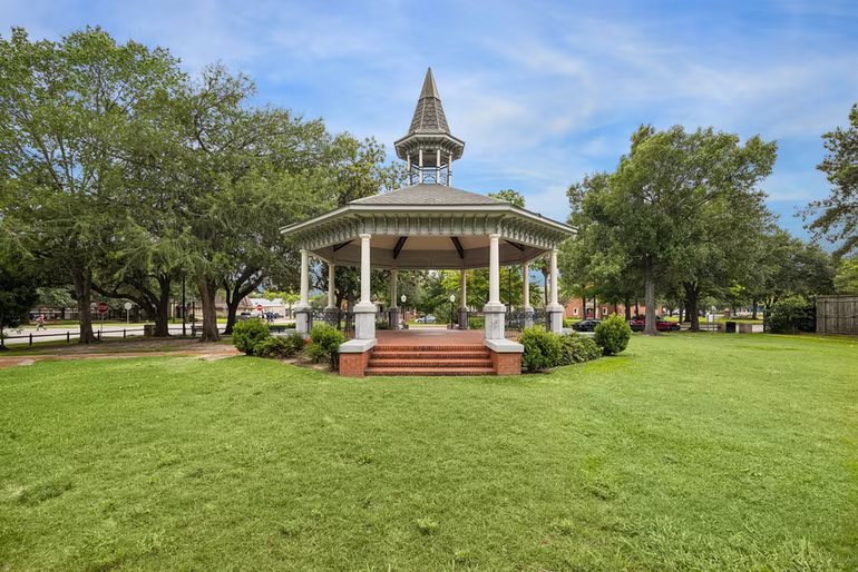 Photo 5 of 111 E 18th Street, Houston, TX