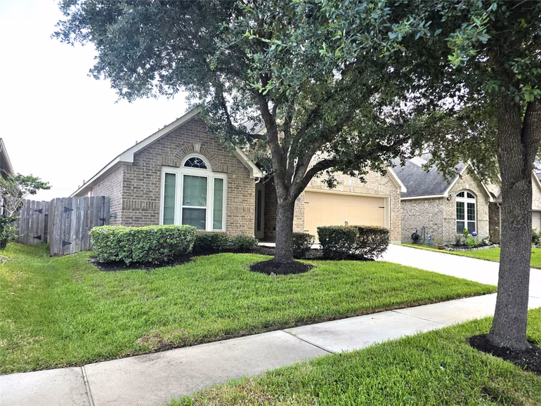 Photo 3 of 26318 Serenity Oaks Drive, Richmond, TX