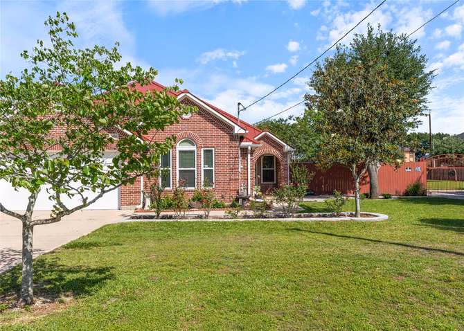 Photo 4 of 2610 School Street, Needville, TX