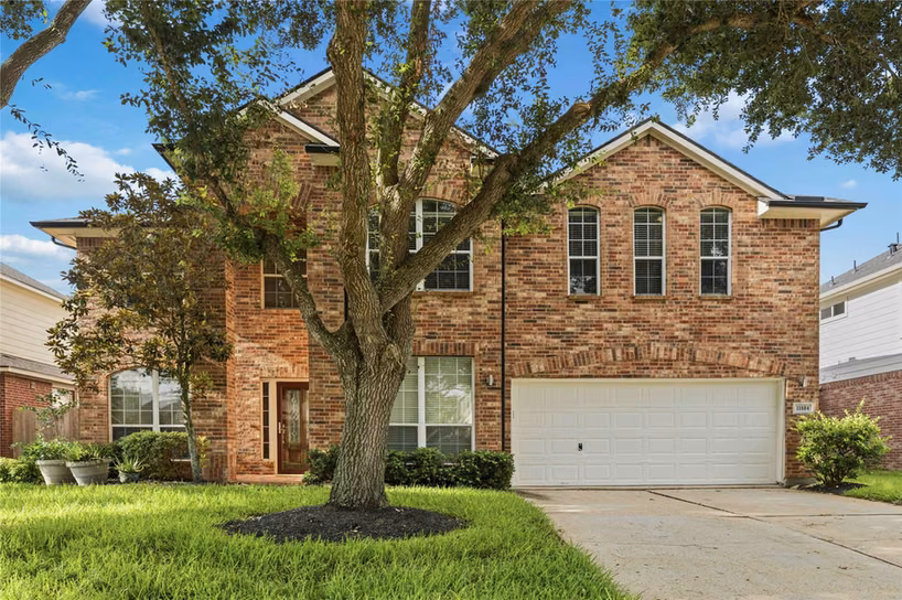 Photo 2 of 11404 Summit Bay Drive, Pearland, TX