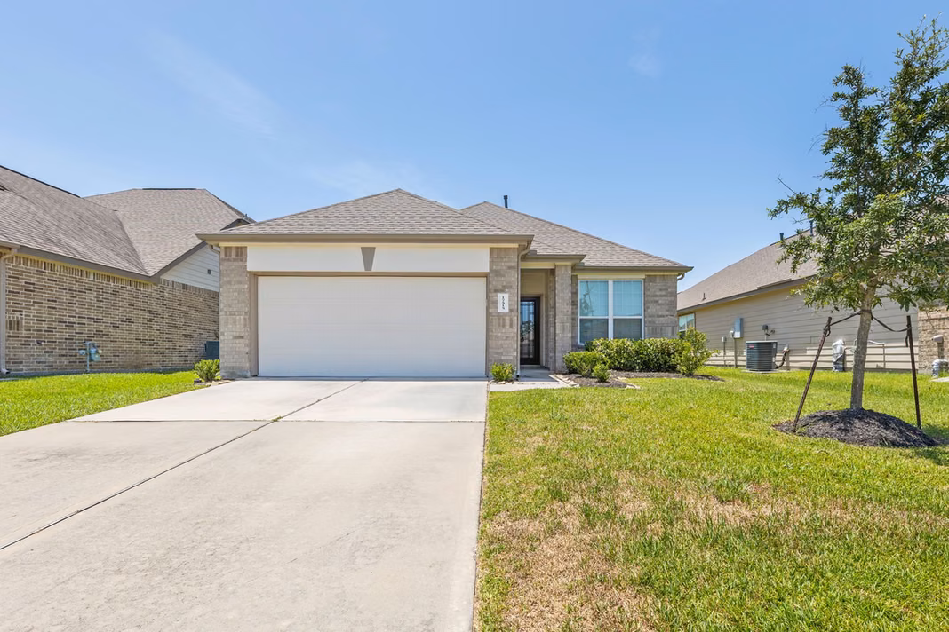 Photo 2 of 17515 Harbourfront Road, Humble, TX