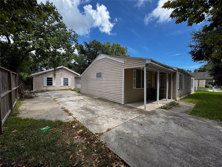 Photo 3 of 225 Beatrice Street, La Marque, TX