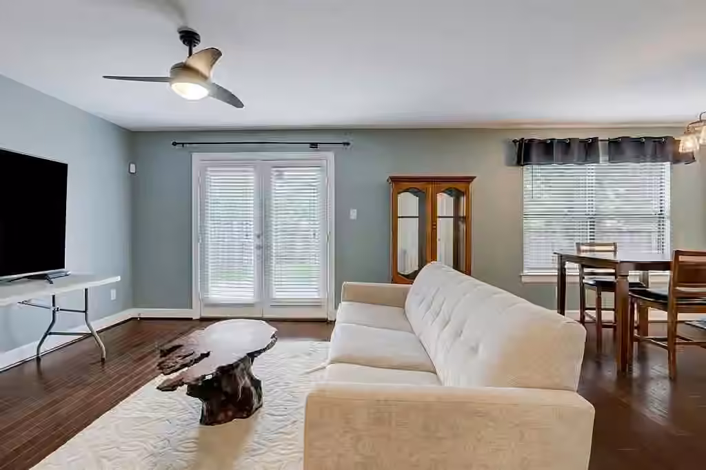 Photo 3 of 827 E 36th Street, Houston, TX