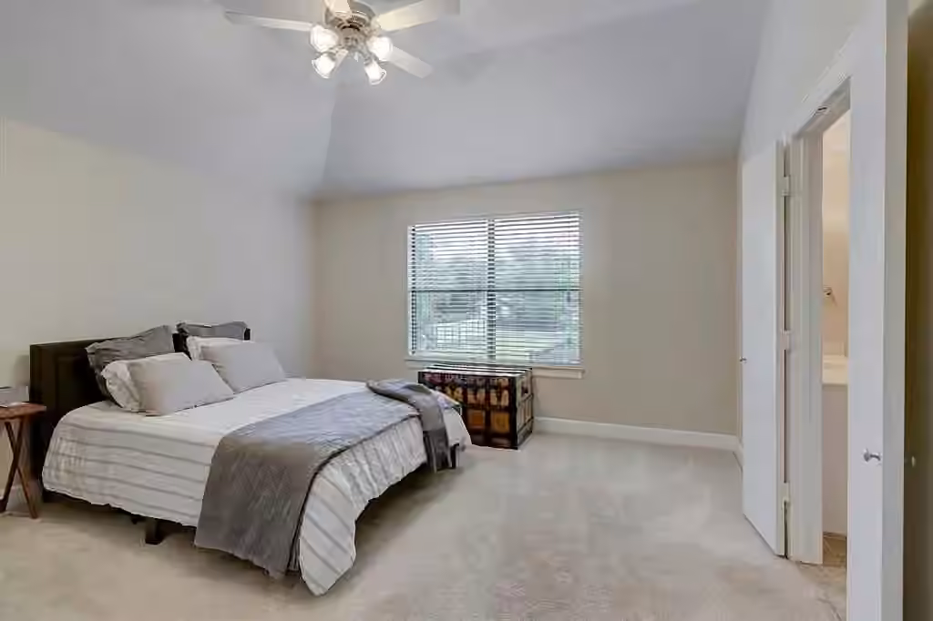 Photo 5 of 827 E 36th Street, Houston, TX