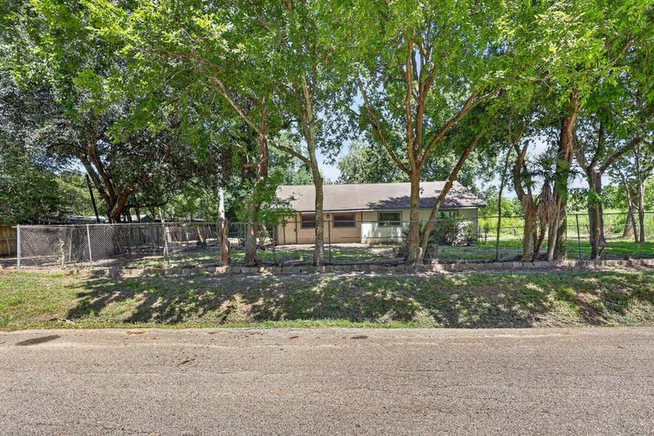Photo 3 of 13917 Ambrose Street, Houston, TX
