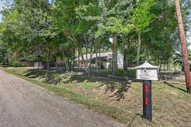 Photo 4 of 13917 Ambrose Street, Houston, TX