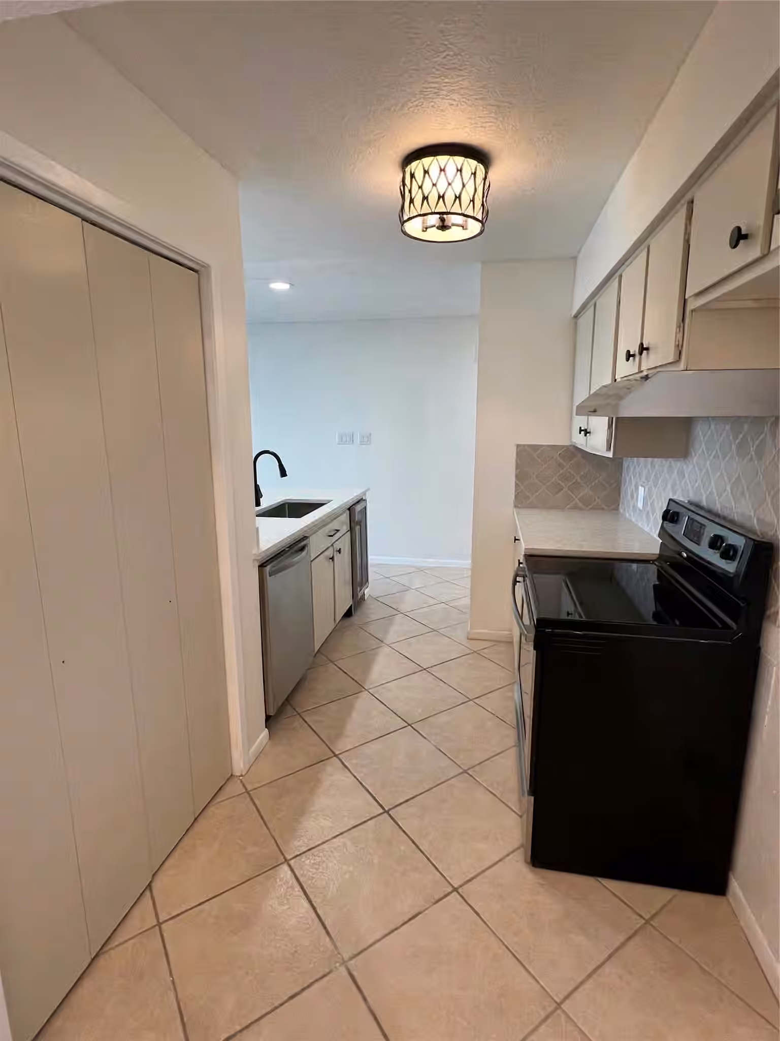 Photo 4 of 12500 Melville Drive 243D, Montgomery, TX