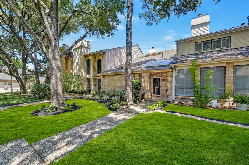 Photo 7 of 9360 Briar Forest Drive, Houston, TX