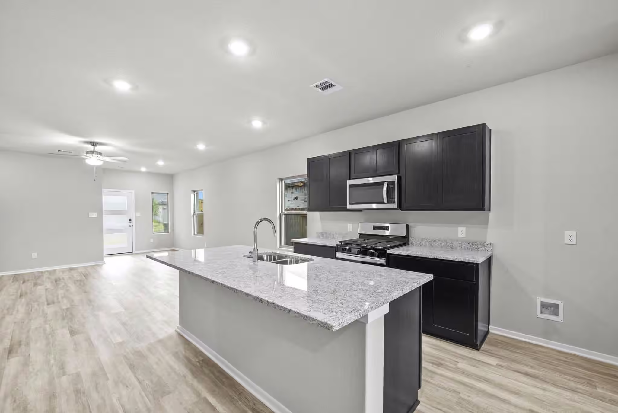 Photo 5 of 13318 Prado Ridge Lane, Rosharon, TX