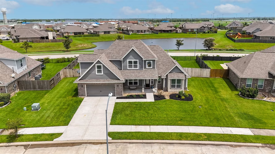 Photo of 14407 Meadowlands Drive, Mont Belvieu, TX