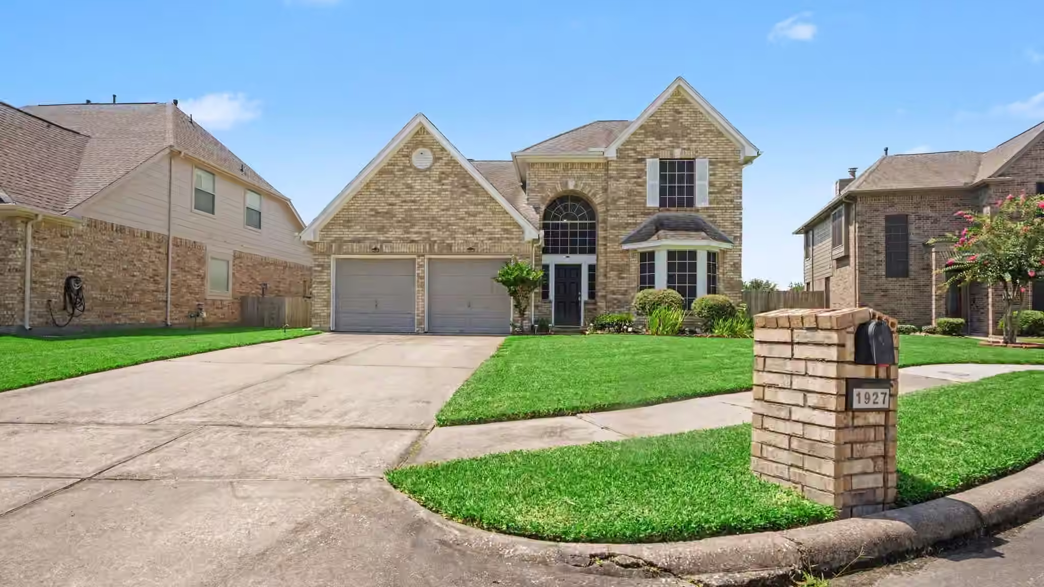 Photo 5 of 1927 Pinewood Court, Baytown, TX