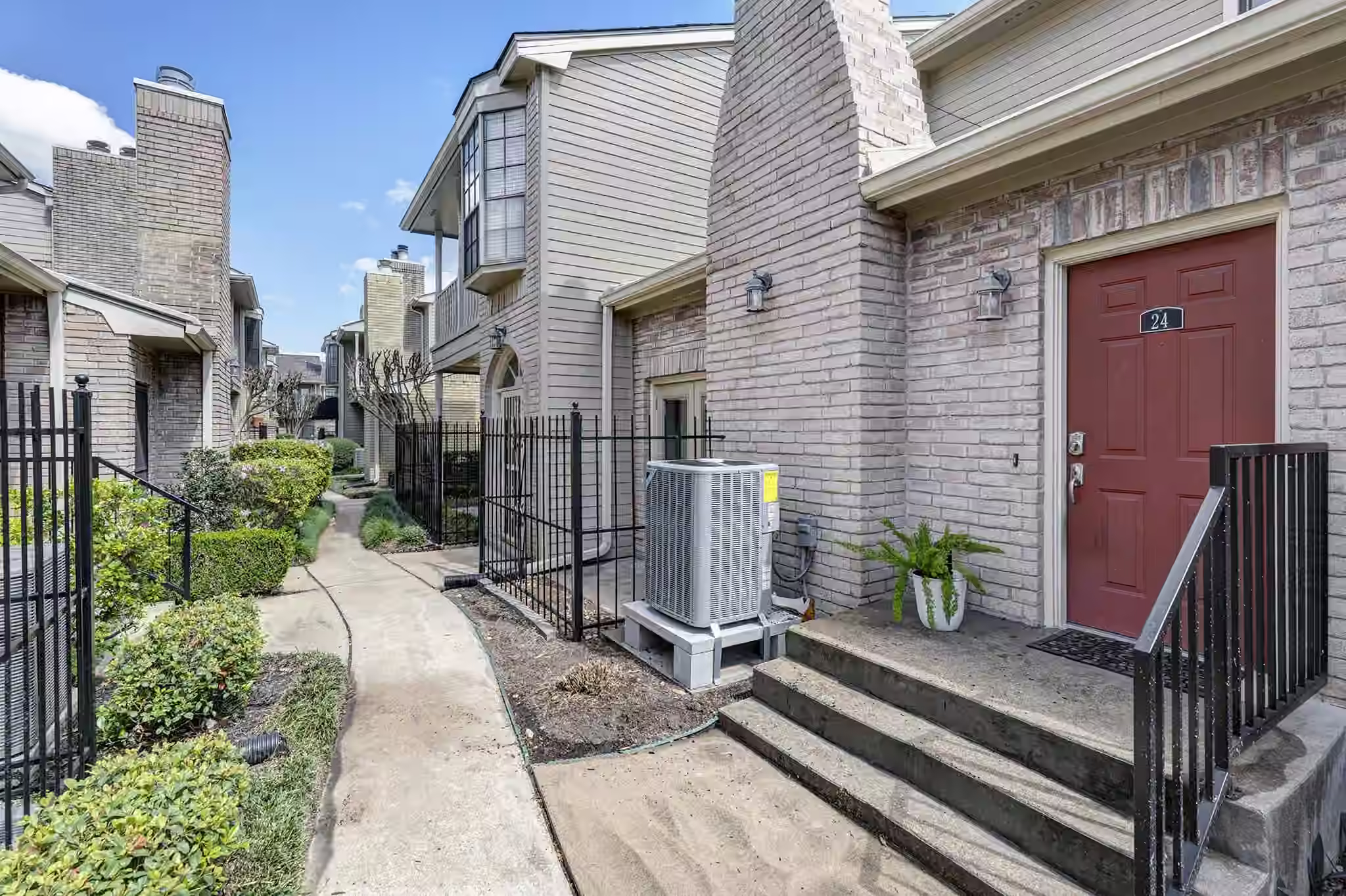 Photo 5 of 7350 Kirby 24, Houston, TX