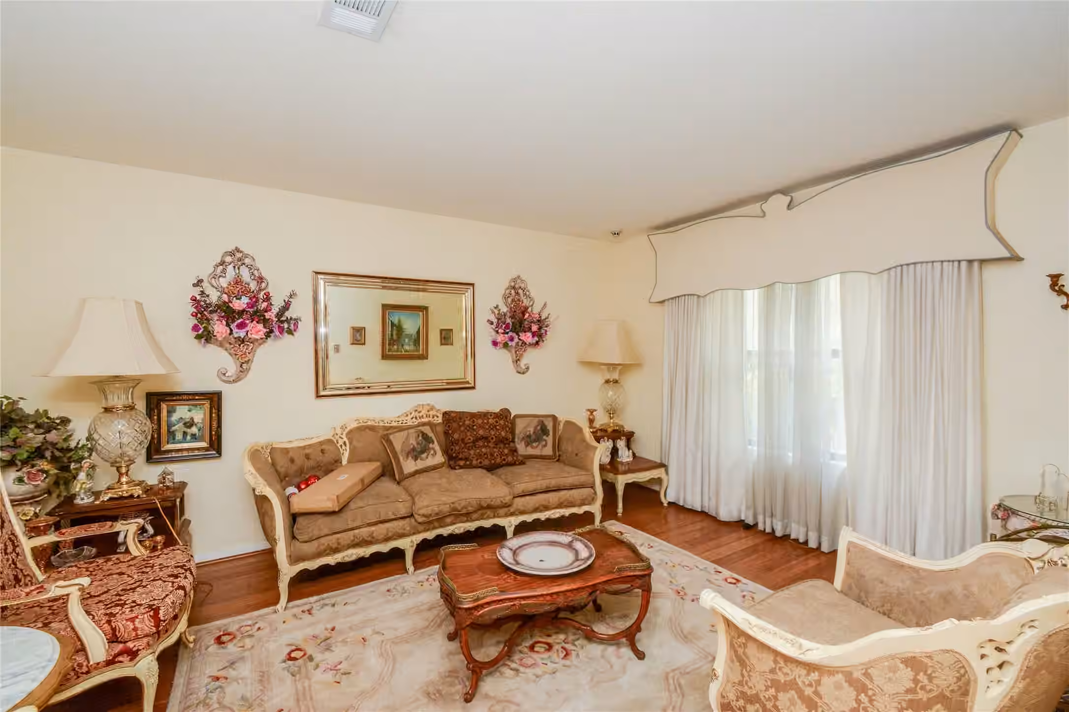 Photo 3 of 1022 Saddle Rock Drive, Houston, TX