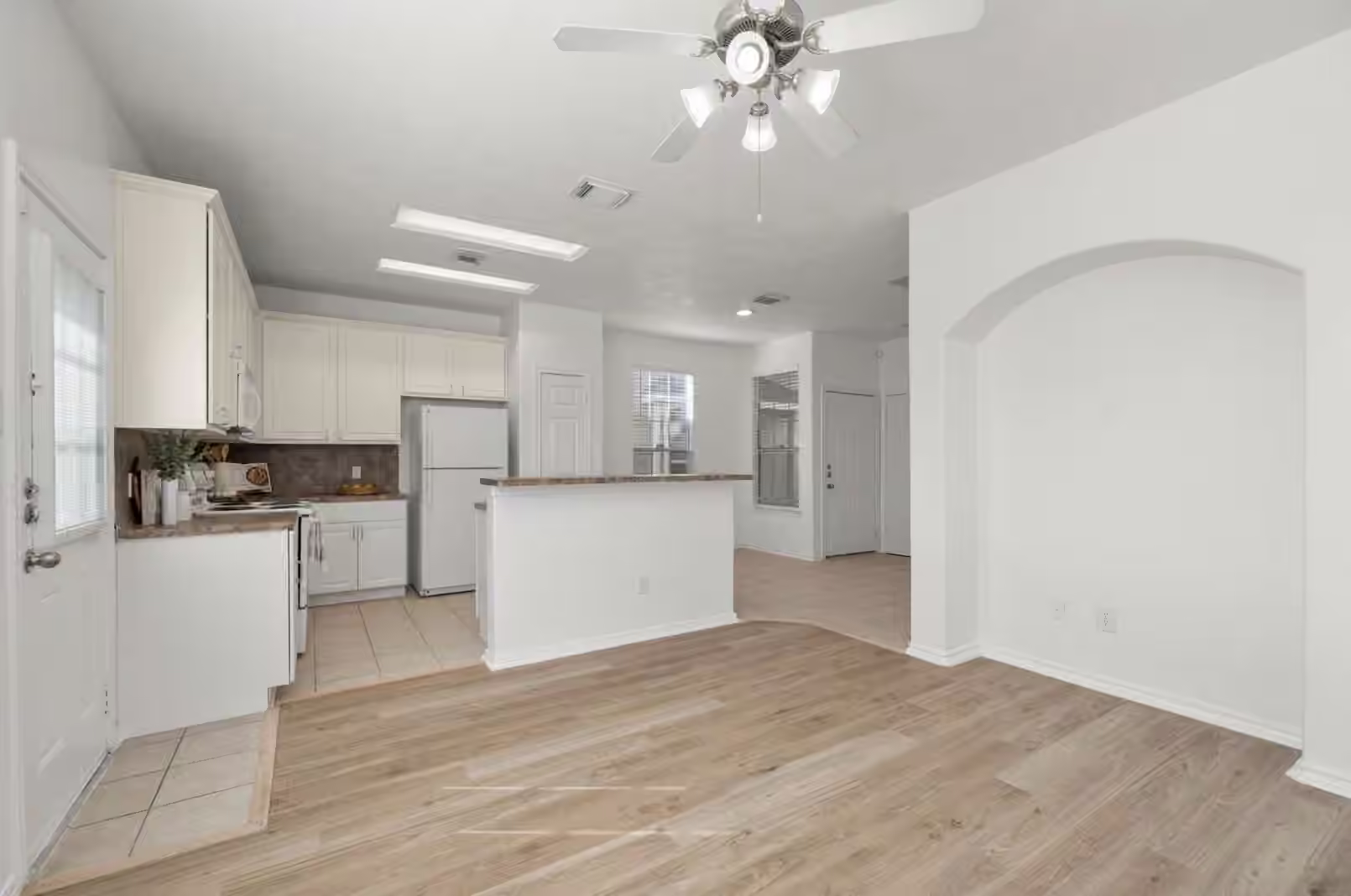 Photo 4 of 2911 Hackamore Hollow Lane, Houston, TX