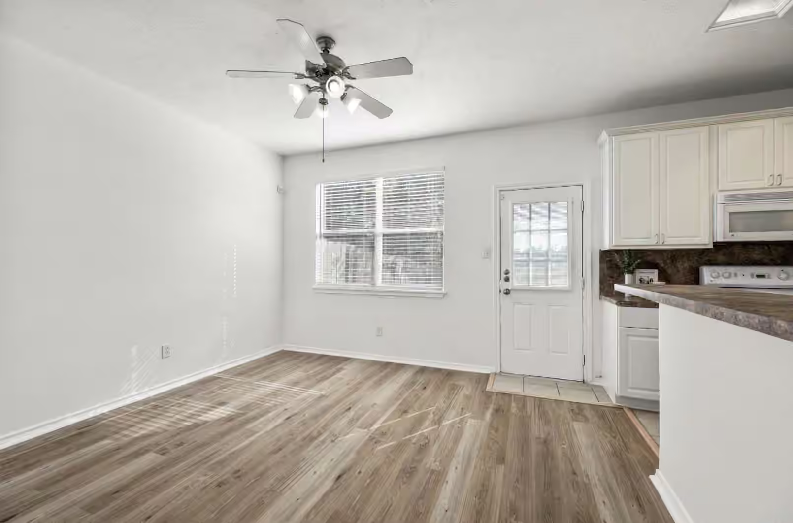Photo 5 of 2911 Hackamore Hollow Lane, Houston, TX