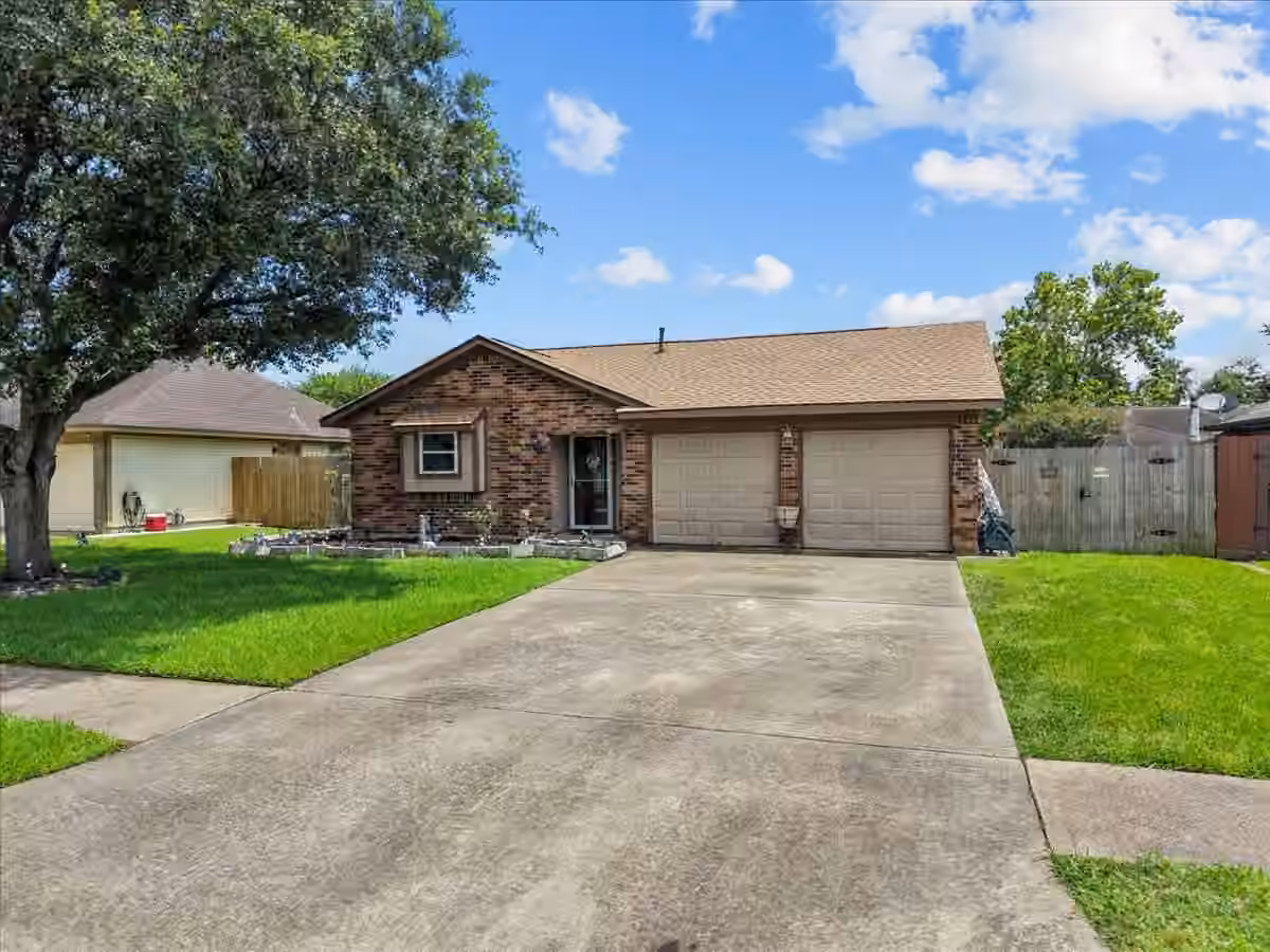 Photo 2 of 11734 Alamo Dr, La Porte, TX