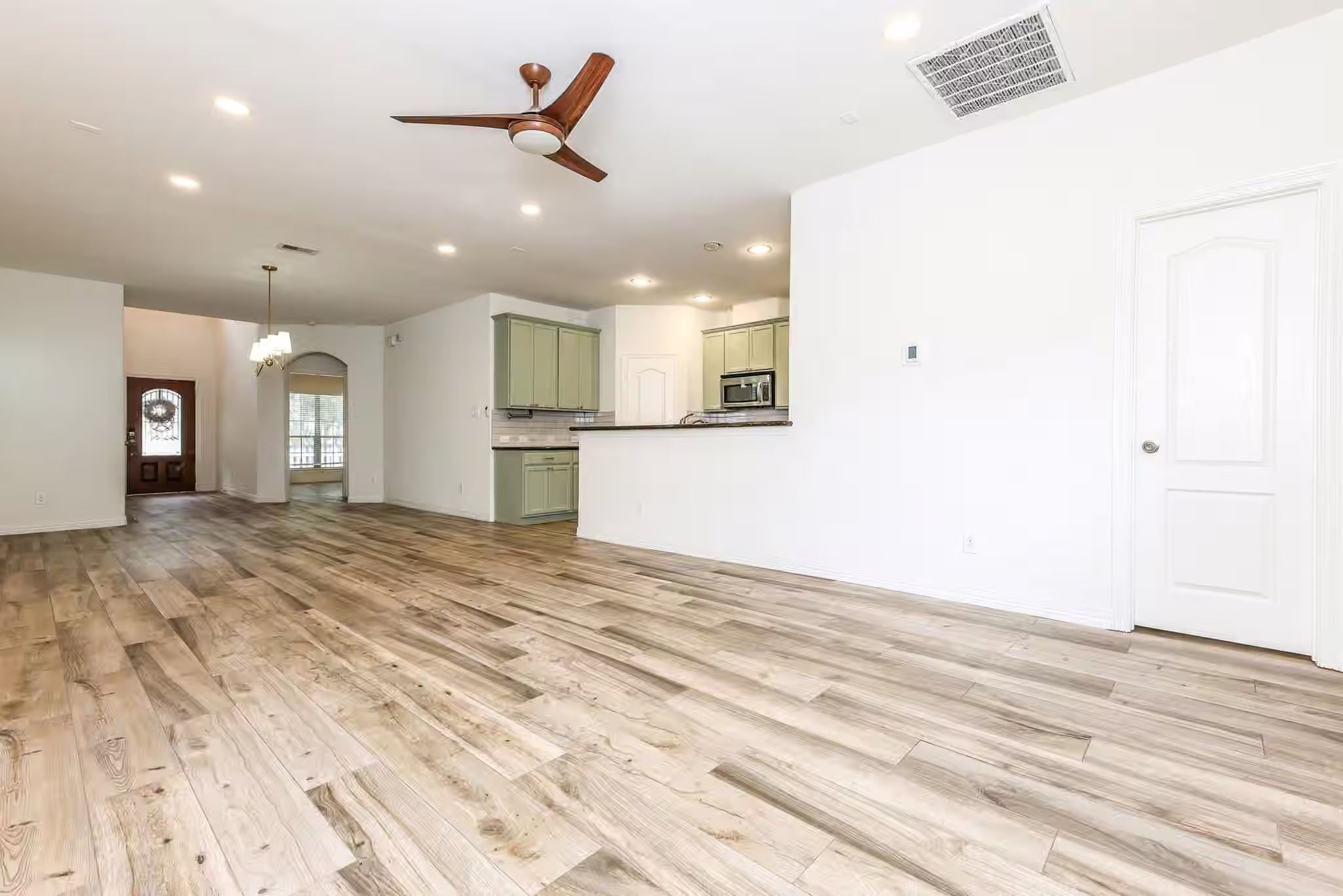 Photo 5 of 4655 Trembling Forest Lane, Houston, TX