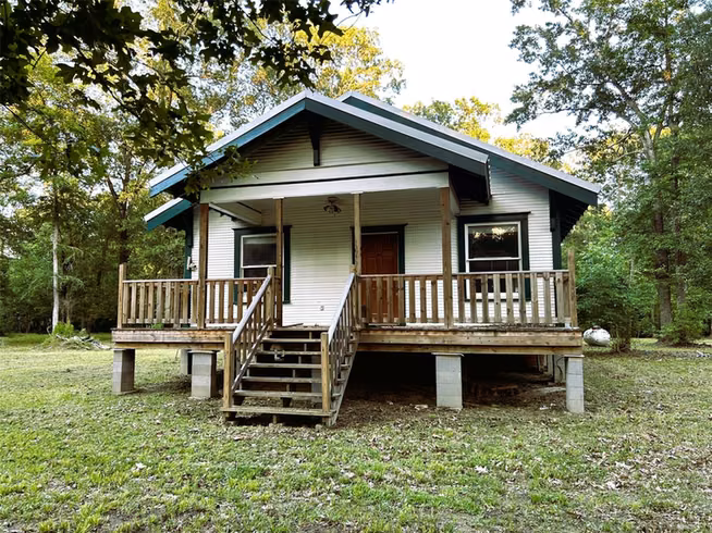 Photo of 877 County Road 6474 Ashley Drive, Dayton, TX