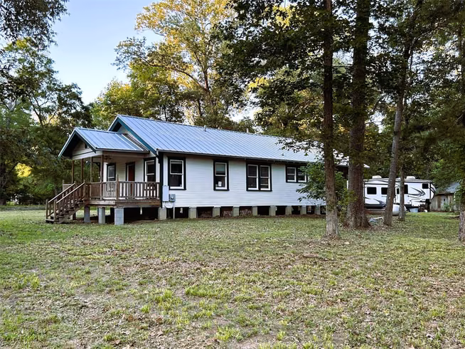 Photo 4 of 877 County Road 6474 Ashley Drive, Dayton, TX