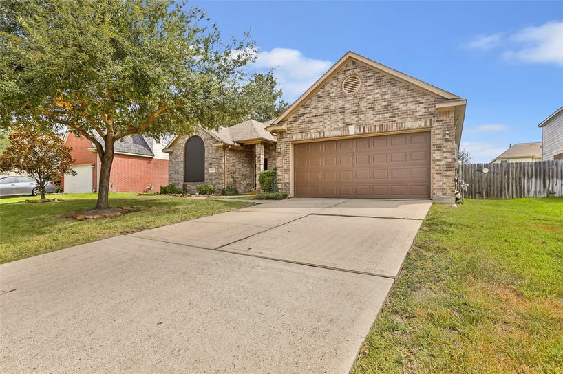 Photo 2 of 24706 E Burnaby Circle, Spring, TX