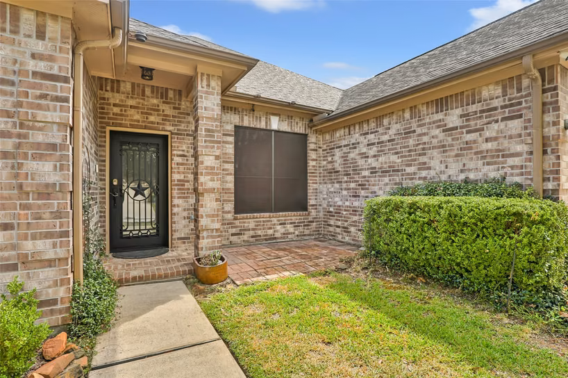Photo 3 of 24706 E Burnaby Circle, Spring, TX