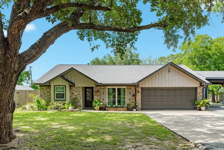 Photo of 302 E Bronco Bend Street, Angleton, TX 77515