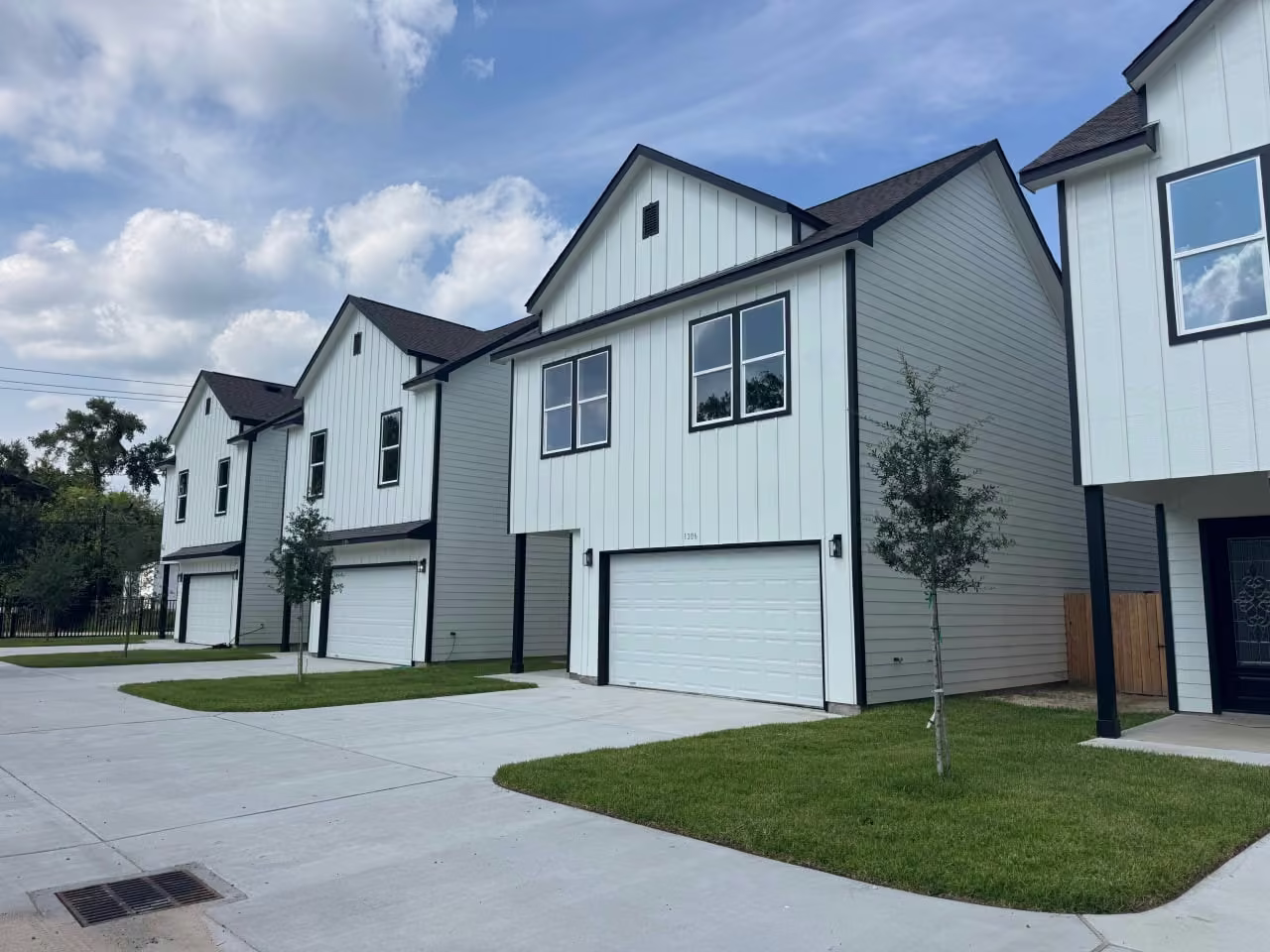 Photo 2 of 1306 Duff Lane, Houston, TX