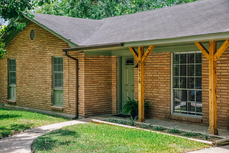 Photo 4 of 2414 Airline Drive, Brenham, TX
