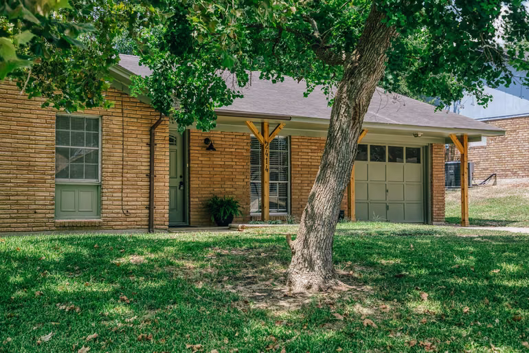 Photo 7 of 2414 Airline Drive, Brenham, TX