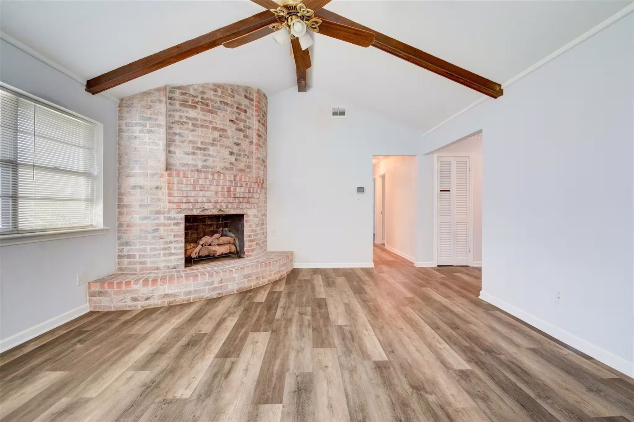 Photo 5 of 7927 Pella Drive, Houston, TX