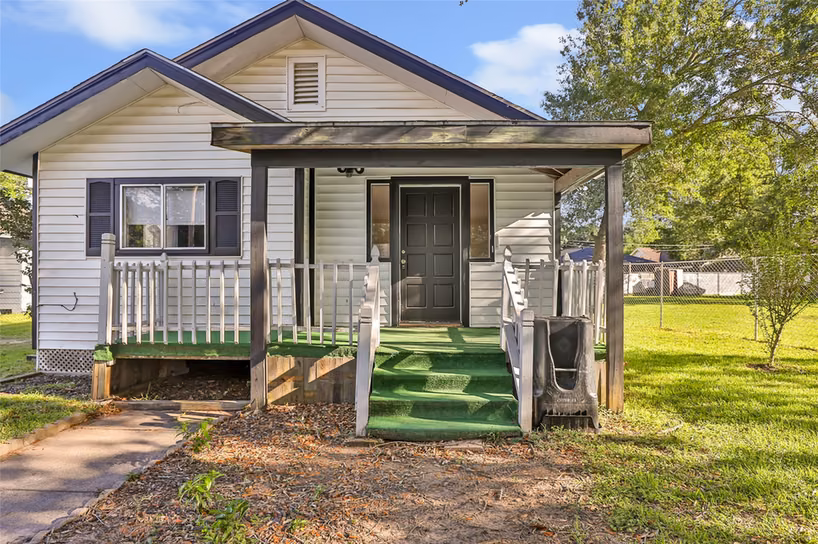 Photo of 105 Graham Street, Baytown, TX