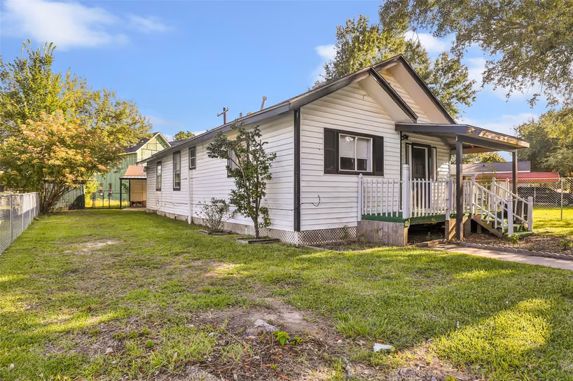 Photo 3 of 105 Graham Street, Baytown, TX
