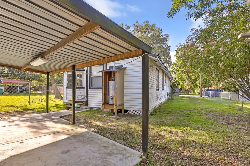 Photo 7 of 105 Graham Street, Baytown, TX